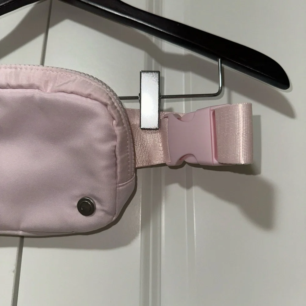 Yogalicious Soft Adjustable Lightweight Belt Bag OS